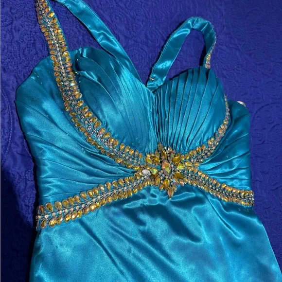Elegant Teal Evening Gown - Picture 4 of 7